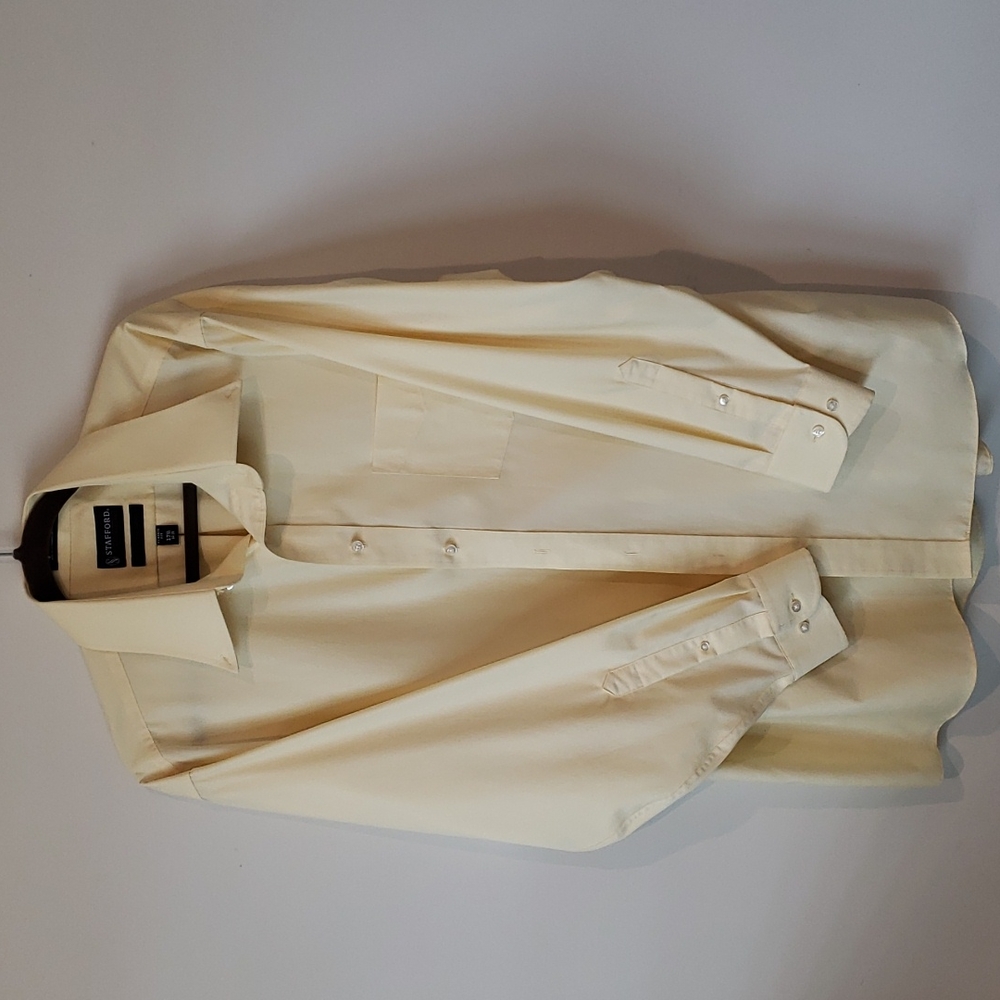 Stafford Performance Dress Shirt. Size 17.5. 34-35 Classic Fit. Yellow.